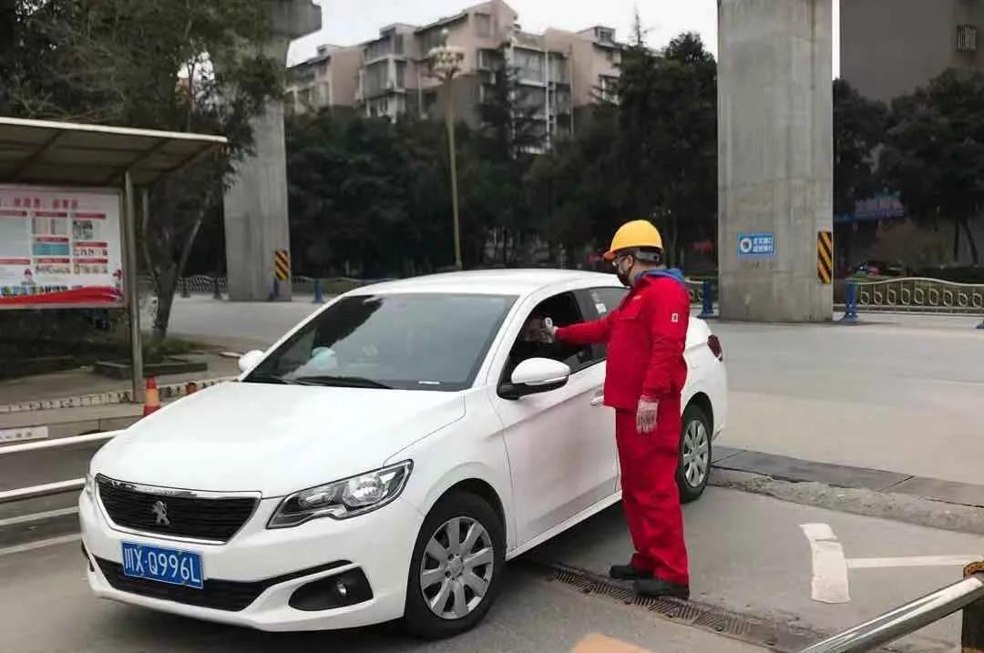 【爱众先锋】伍虹澍：风雨中的逆行与坚守3