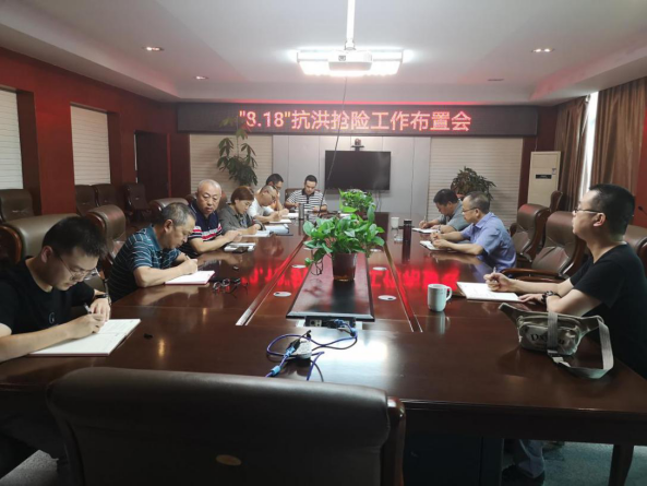 洪水肆虐泗耳河 爱众人奋力保安全